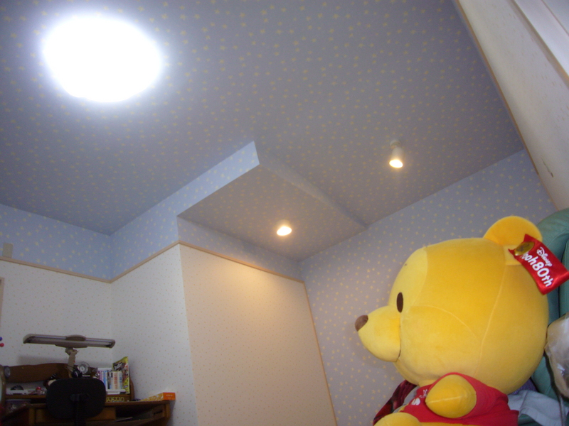 内装リフォーム 栃木県 納戸を子供部屋にリフォーム 天井付近とクロスの色を替えて明るい部屋に