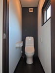 -toilet-
こちらは1F2Fとも同じ壁紙で統一されてます。